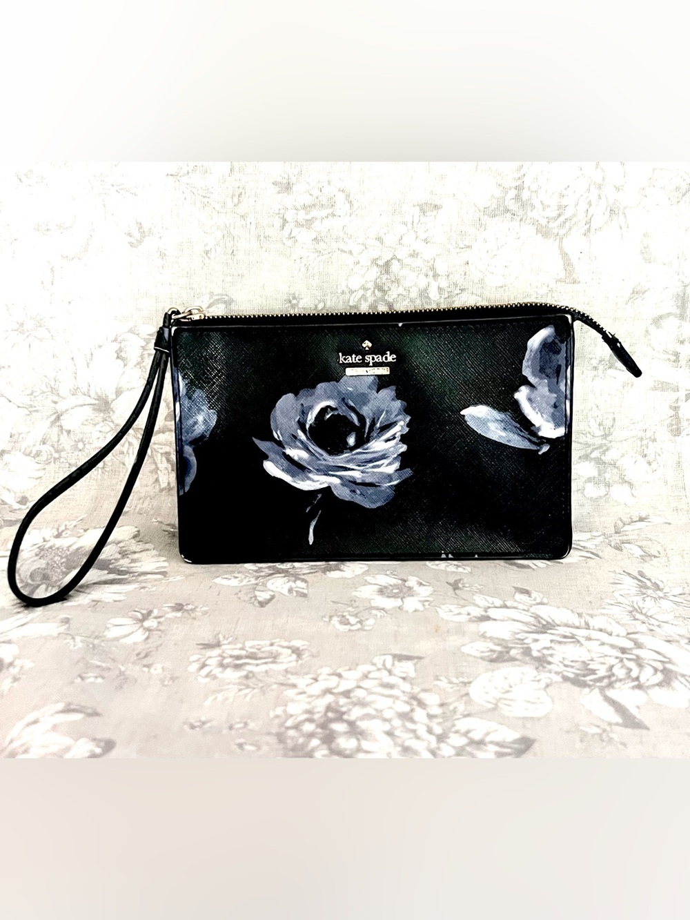 ♠️Kate Spade ♠️ Night Rose Saffiano Leather Wristlet - LIKE NEW